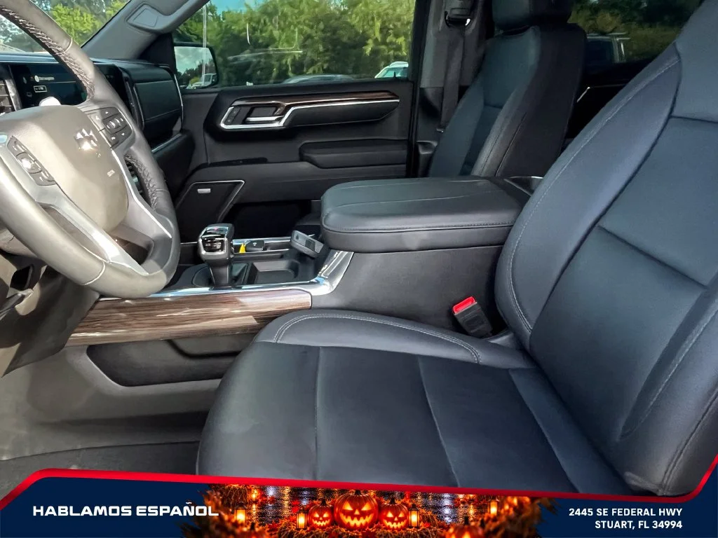 Used 2025 Summit White Chevrolet RST image 10