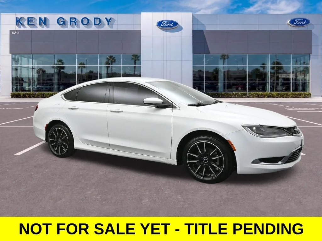 Used 2015 White Chrysler Limited image 1