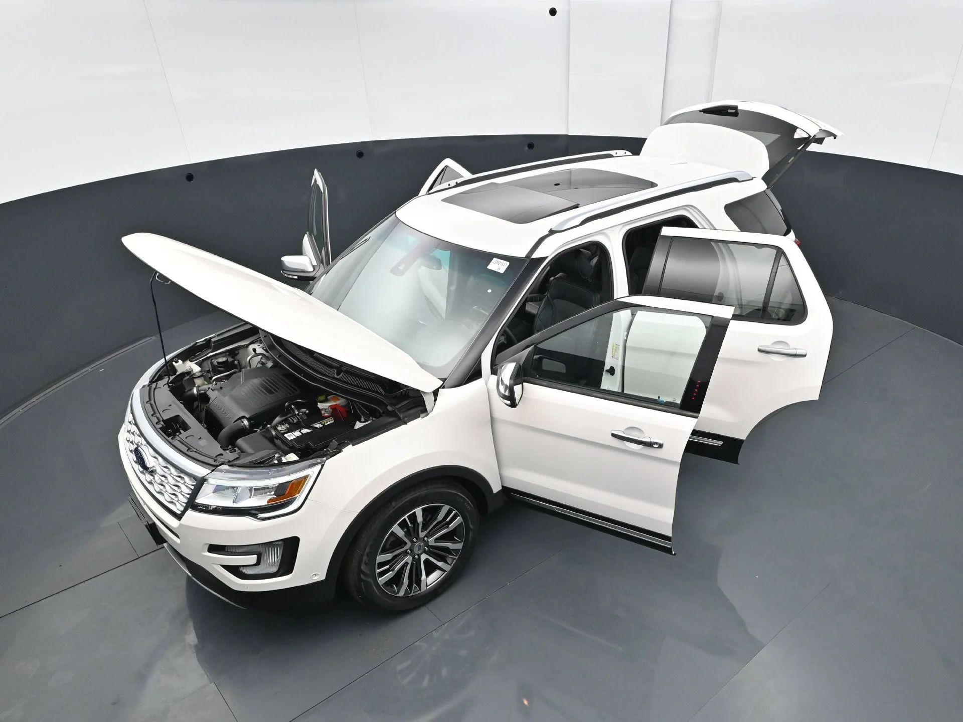 Used 2017  Ford Platinum image 41