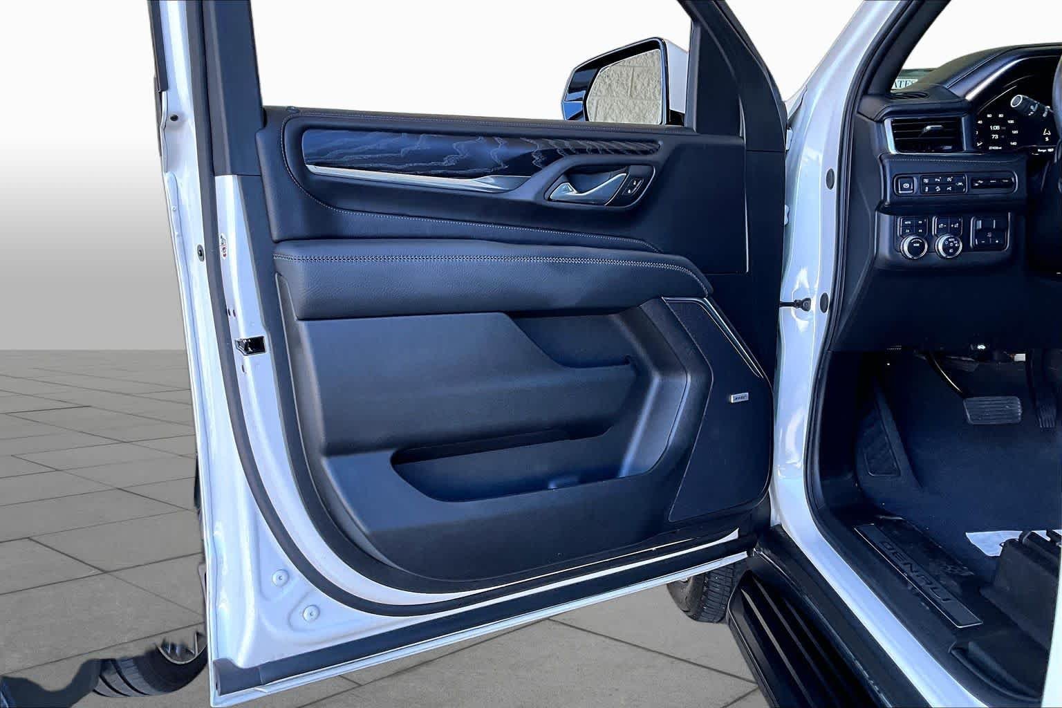 Used 2024 White Frost Tricoat GMC Denali image 22