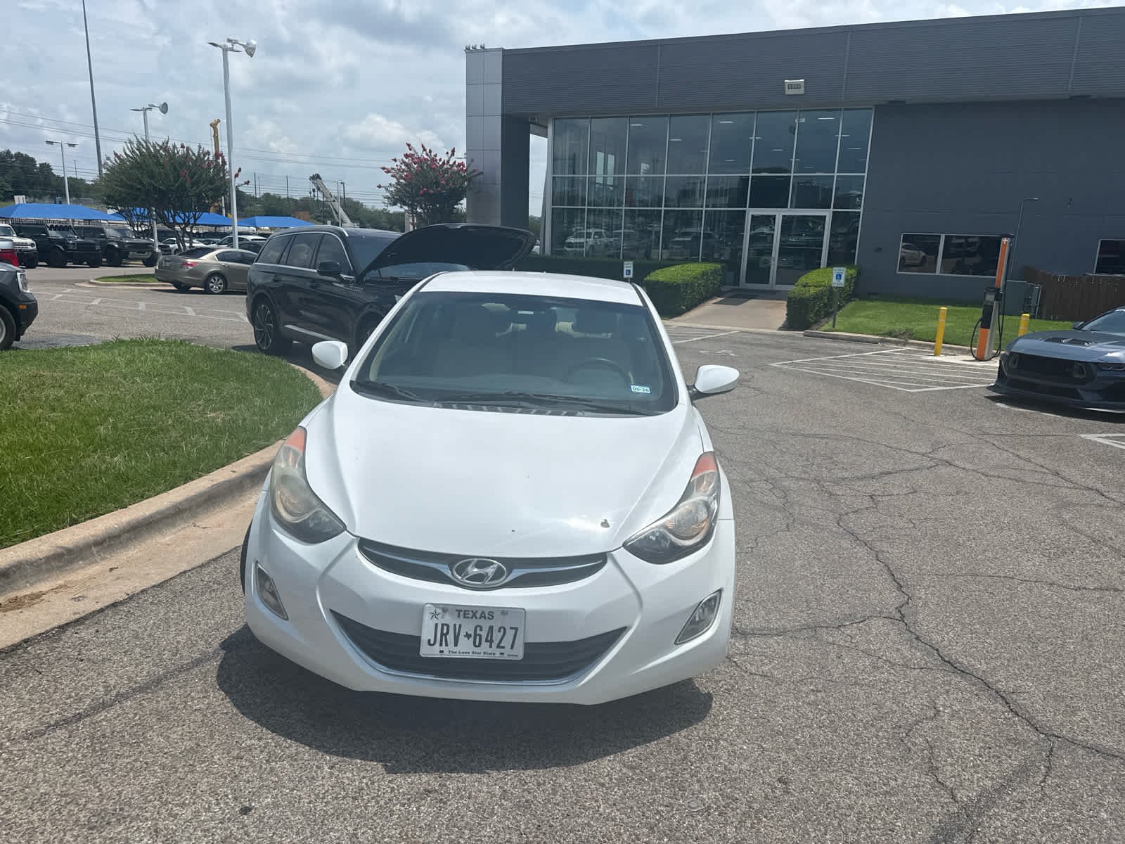 Used 2013 Shimmering White Hyundai GLS image 2