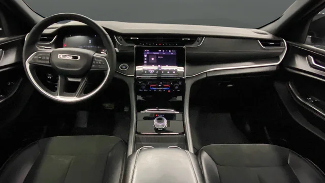 Used 2023 Silver Jeep Altitude X image 11