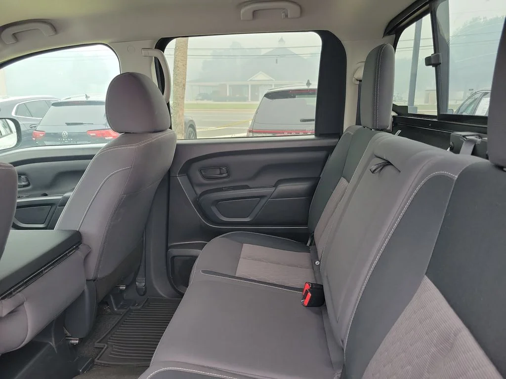 Used 2022 Glacier White Nissan S image 28