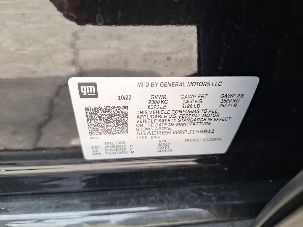 Used 2023 Black Buick Essence image 39