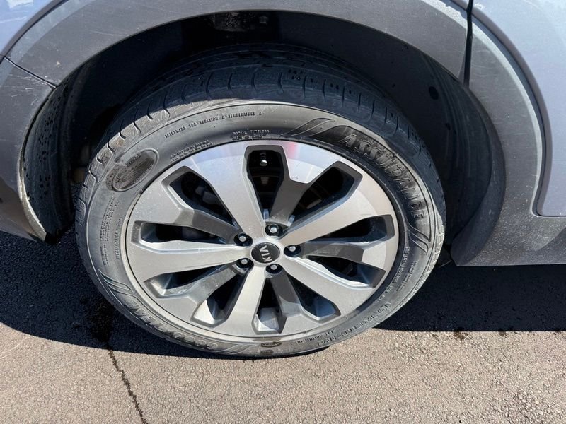 Used 2020 Silver Kia S image 17