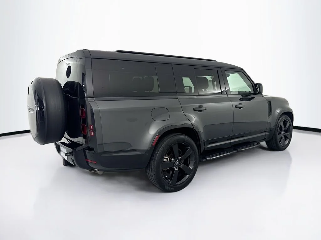 Used 2025 Gray Land Rover X-Dynamic SE image 5