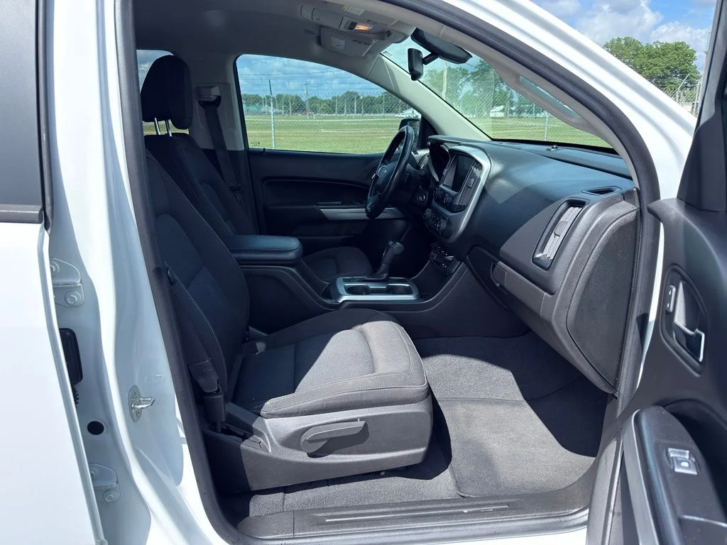 Used 2021 White Chevrolet LT image 32