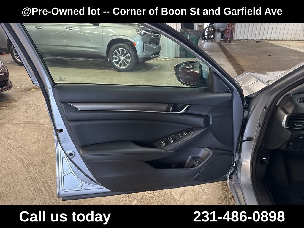 Used 2021  Honda LX image 14