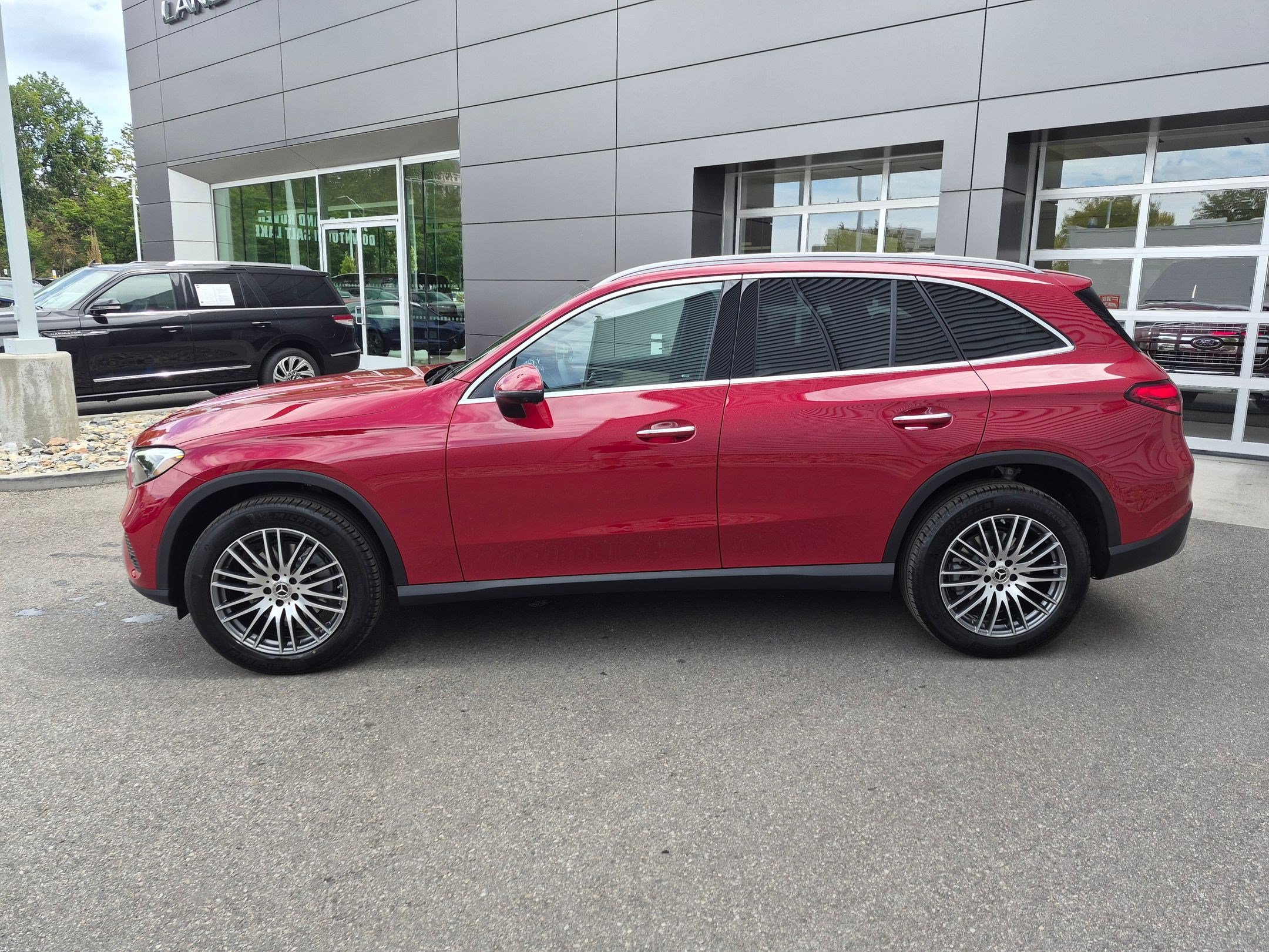 New 2027 MANUFAKTUR Patagonia Red Metallic Mercedes-Benz GLC 300 image 33