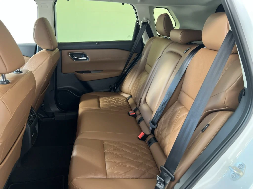 New 2026 Everest White Pearl TriCoat Nissan Platinum image 25