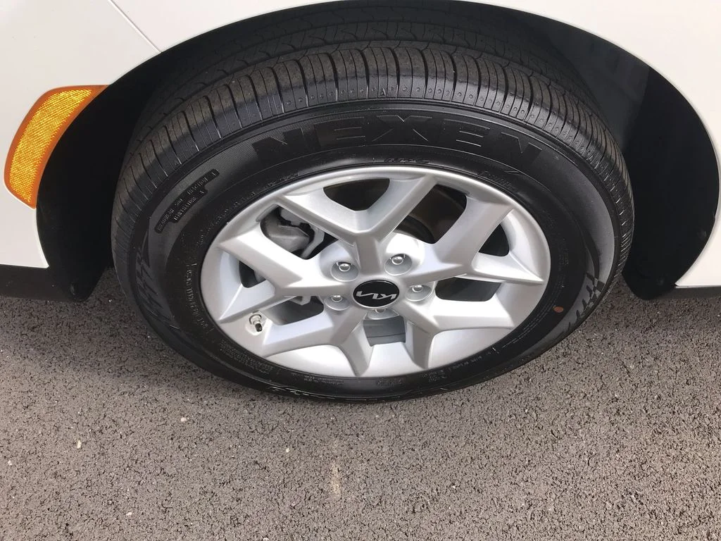 Used 2025 White Kia LX image 10