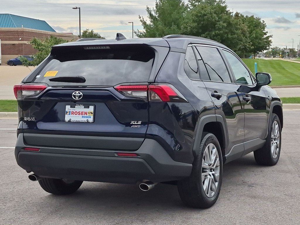 Used 2023  Toyota XLE Premium image 7