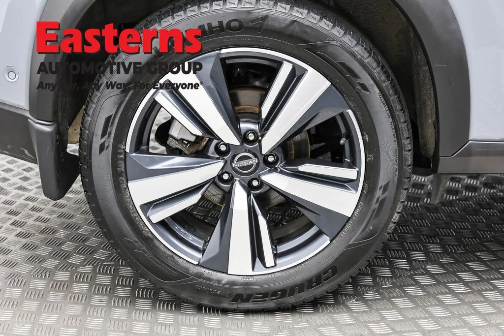 Used 2023 Gray Nissan SL image 29