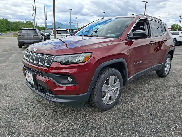 Used 2022 Red Jeep Latitude image 5