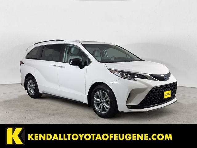 Used 2022 White Toyota XLE image 3