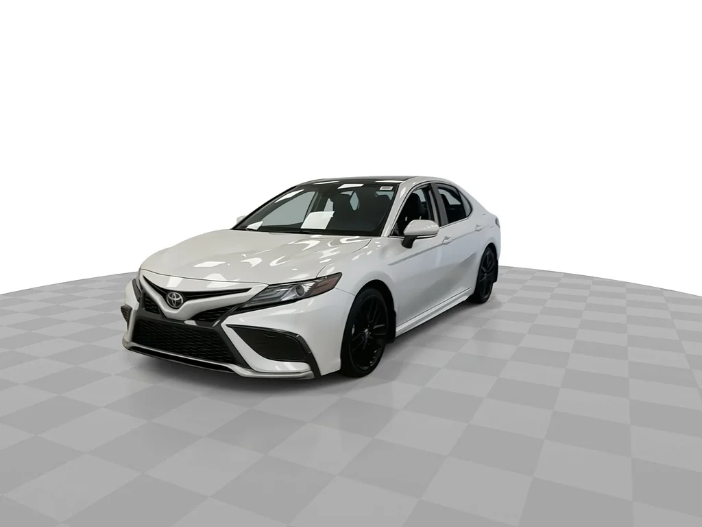 Used 2022  Toyota XSE image 5