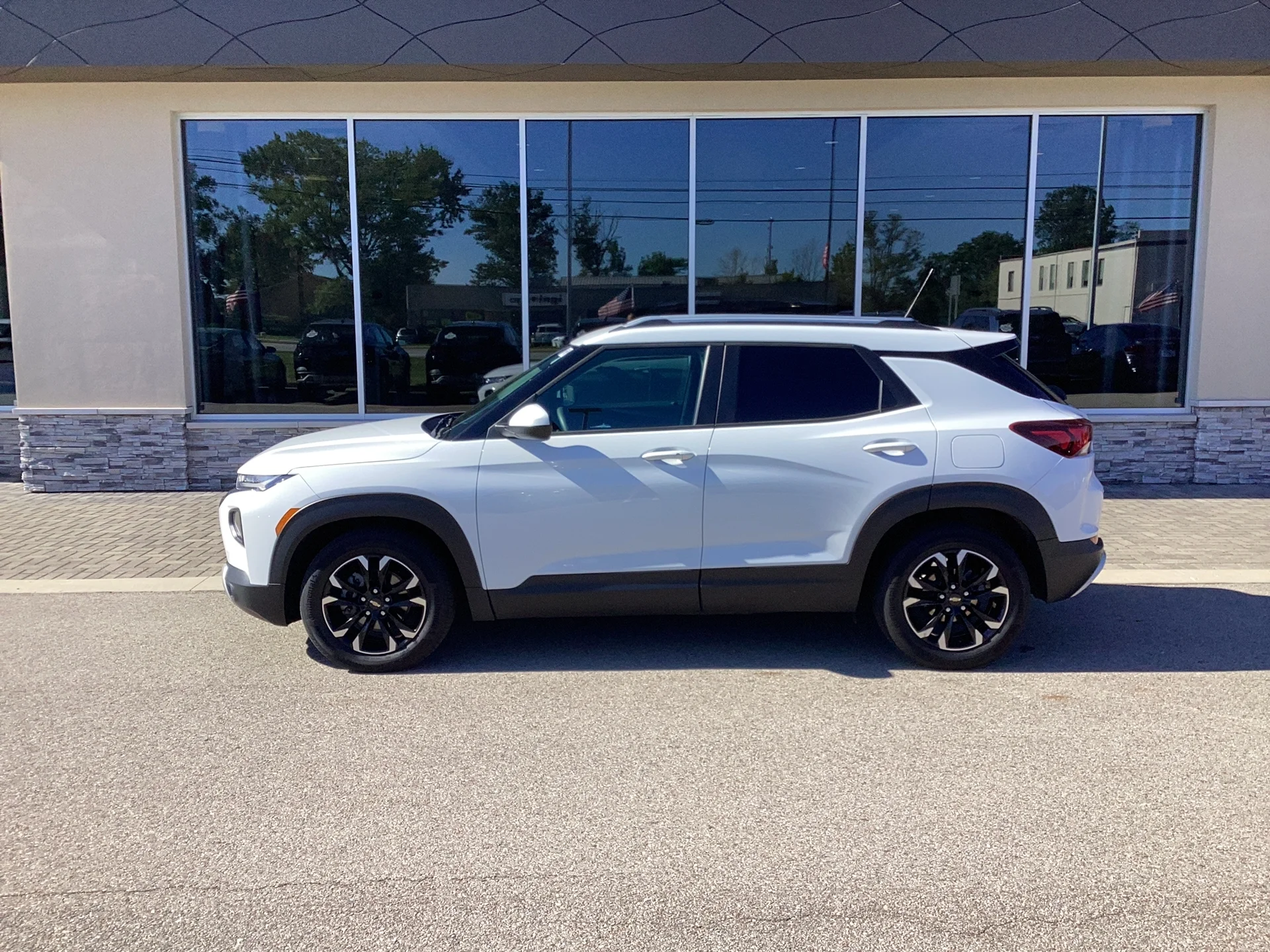 Used 2021 Summit White Chevrolet LT image 7