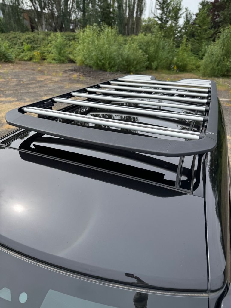 Used 2022 Santorini Black Metallic Land Rover SE image 48