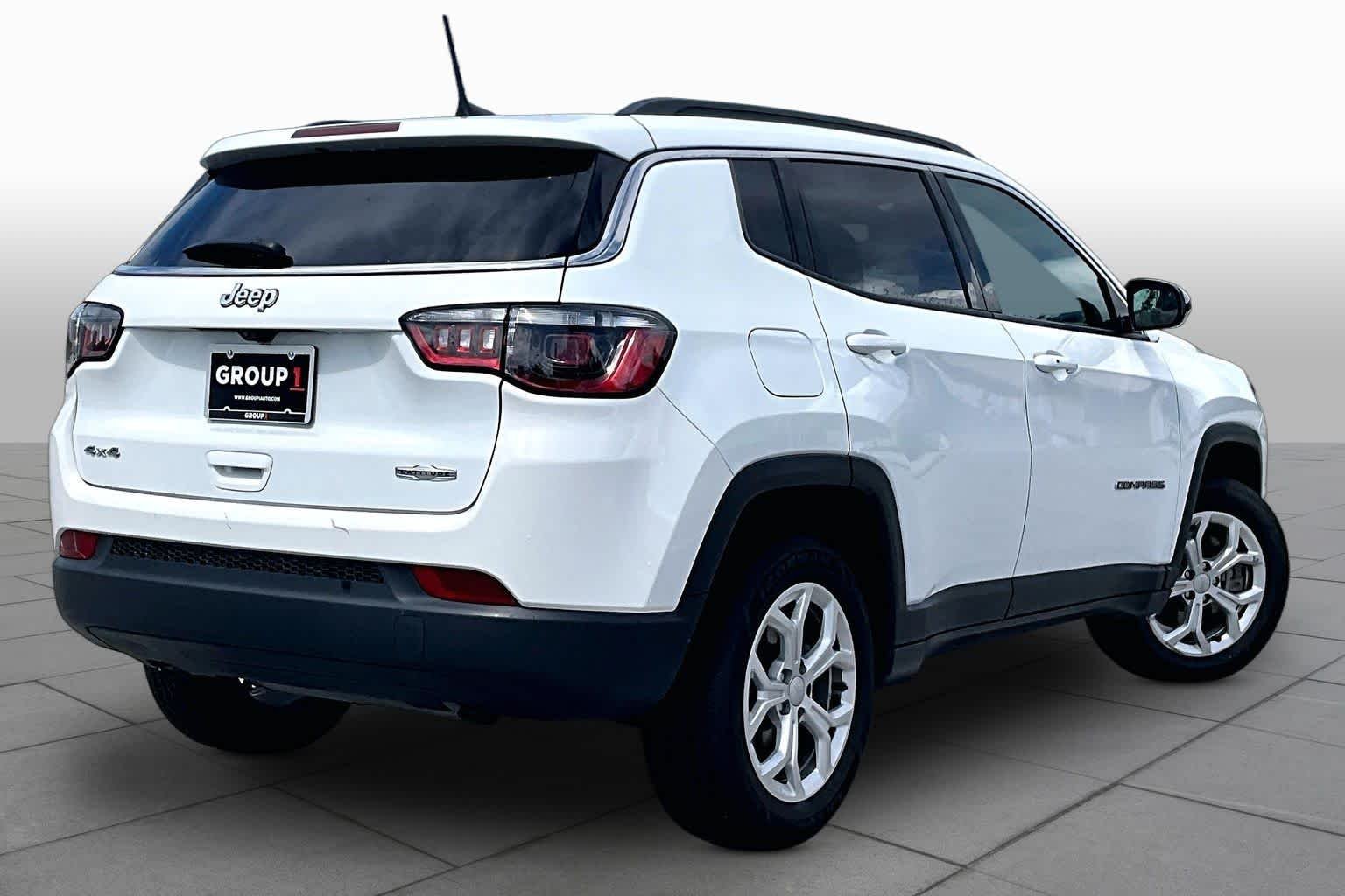 Used 2024 Bright White Clearcoat Jeep Latitude image 13