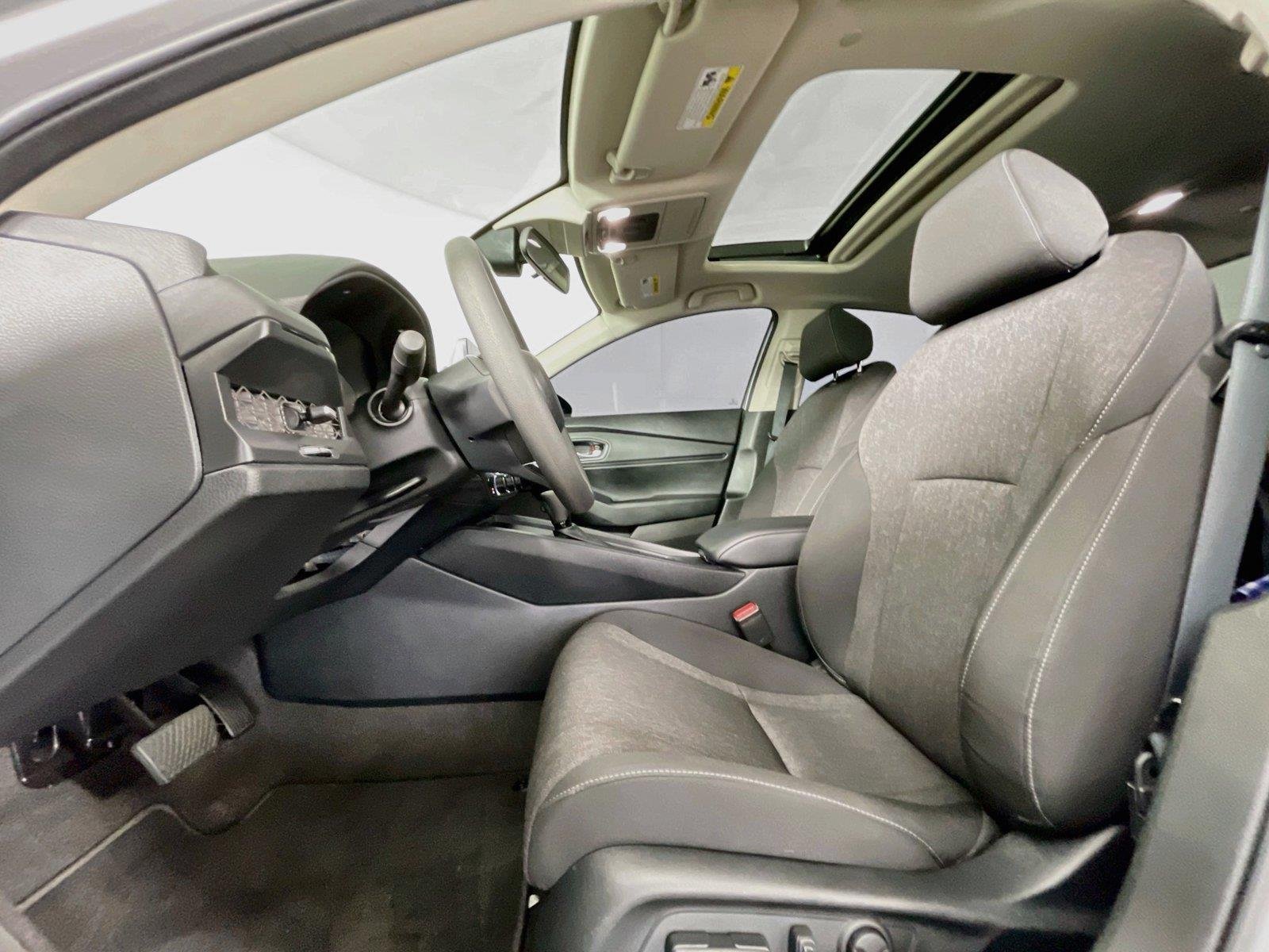 Used 2025 Solar Silver Metallic Honda SE image 24