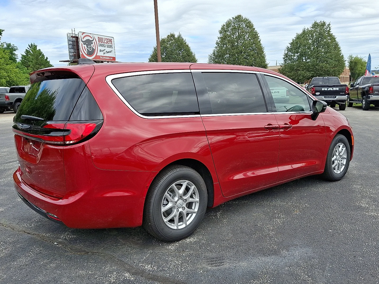 New 2026 Red Hot Pearl-Coat Exterior Paint Chrysler Select image 8