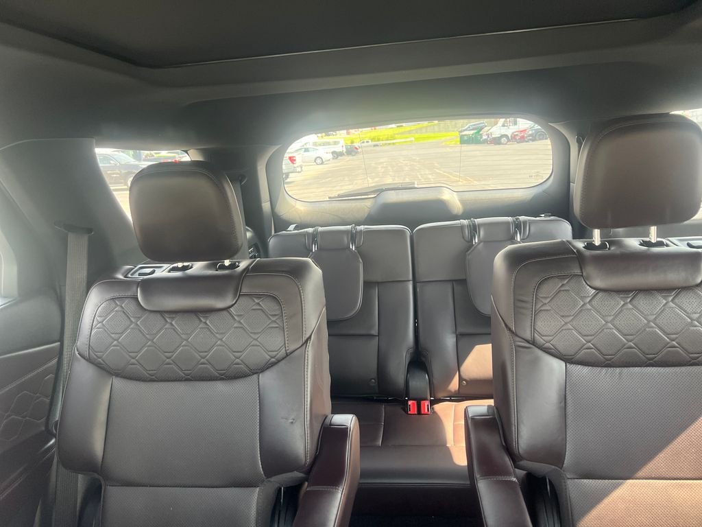 Used 2025 Black Ford Platinum image 24
