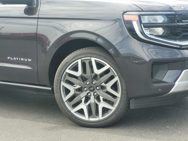 New 2025 Gray Ford Platinum image 2