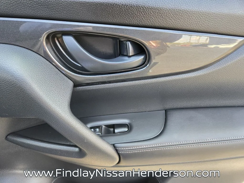 Used 2019 Blue Nissan S image 17