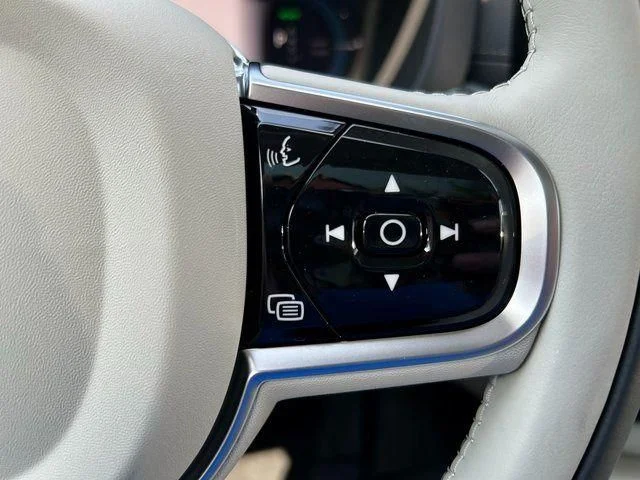 New 2025 White Volvo T8 Ultra image 23
