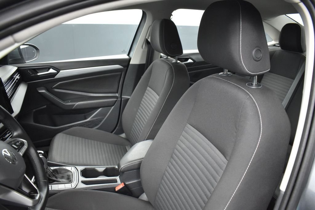 Used 2025 Platinum Gray Metallic Volkswagen 1.5T S image 9