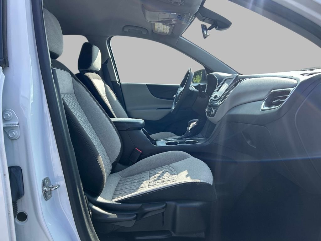 Used 2022 White Chevrolet LS image 18