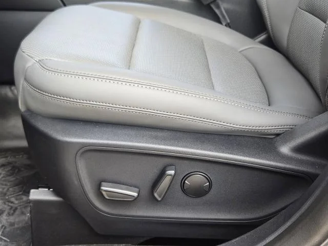 New 2026 Azure Gray Metallic Tri-Coat Ford Badlands® image 36