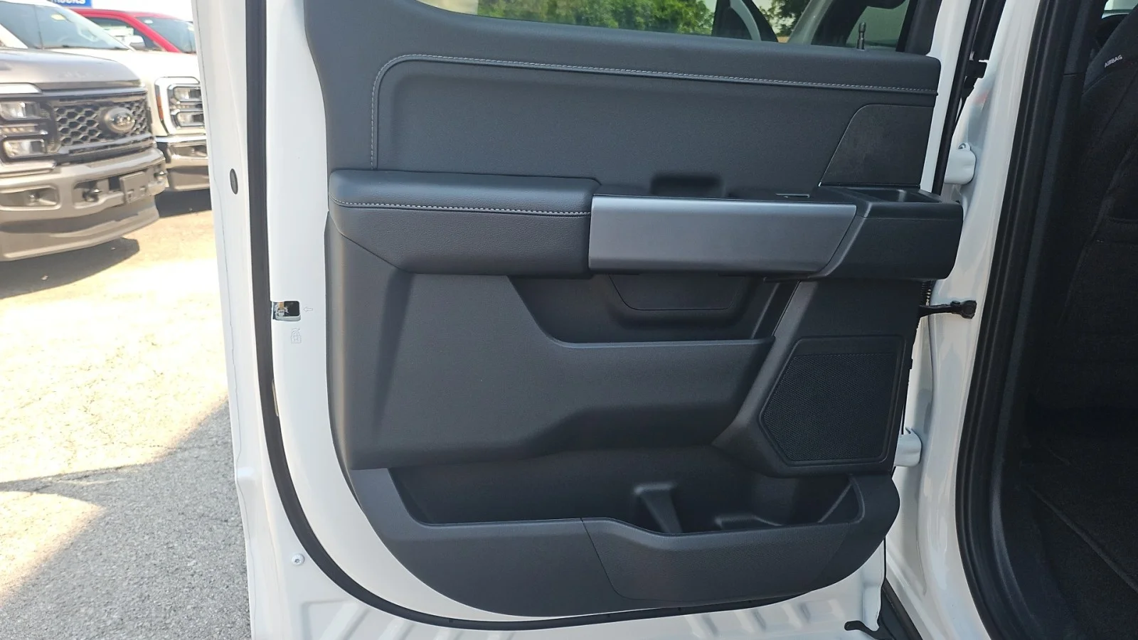 New 2026 Oxford White Ford XLT 4WD image 14