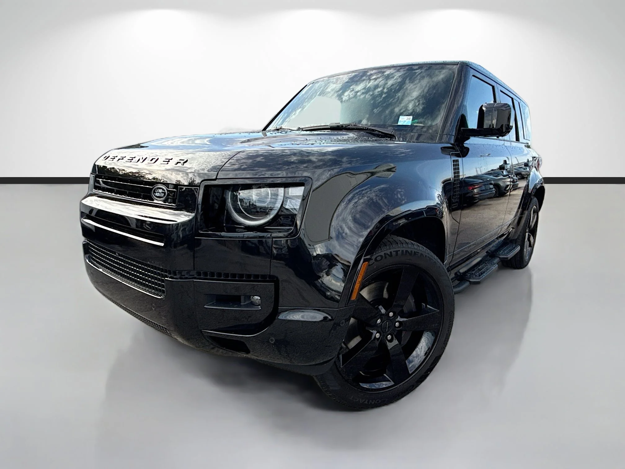 New 2026 Santorini Black Metallic Land Rover X-Dynamic SE image 1