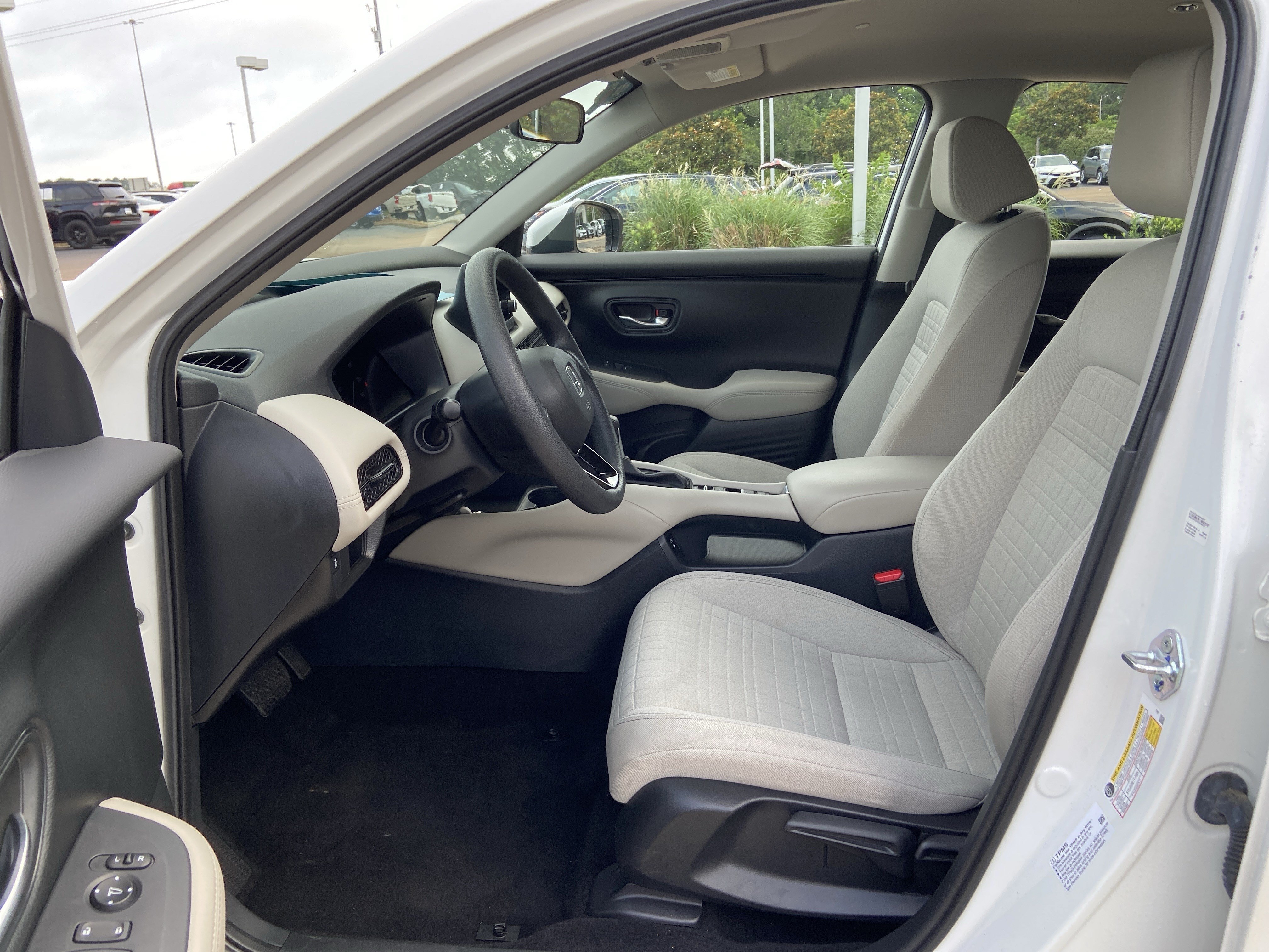 Used 2025 Platinum White Pearl Honda LX image 34