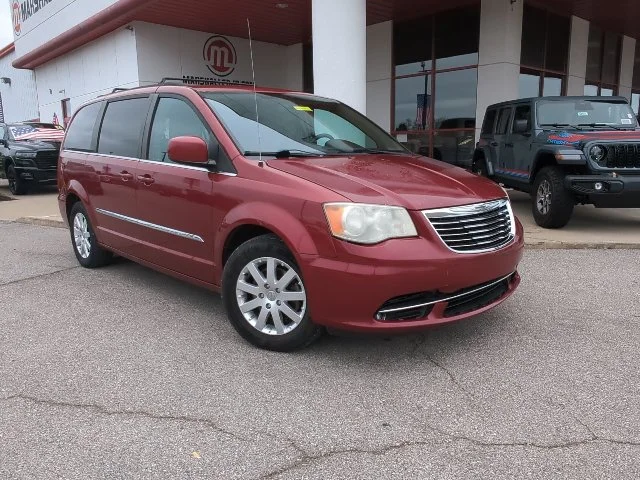 Used 2013 Red Chrysler Touring image 3
