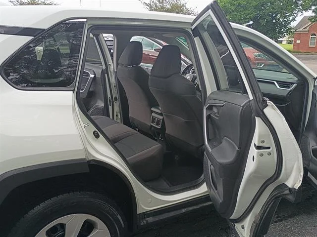 Used 2022 White Toyota LE image 15