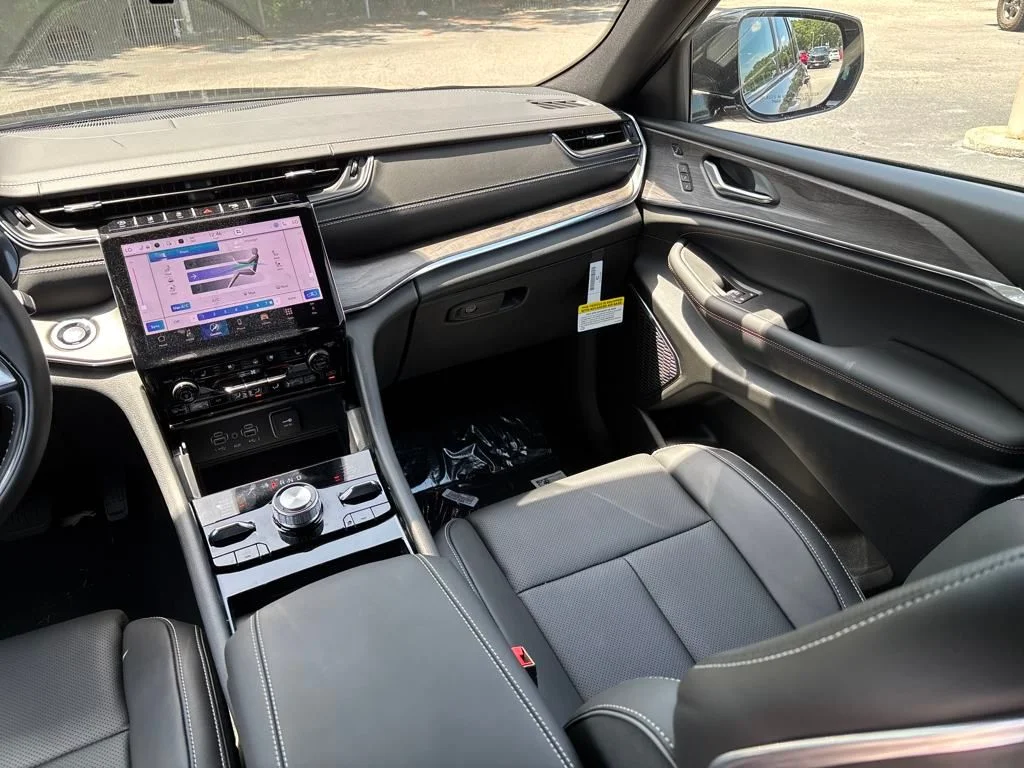 2025 Jeep Grand Cherokee Overland - Photo 13