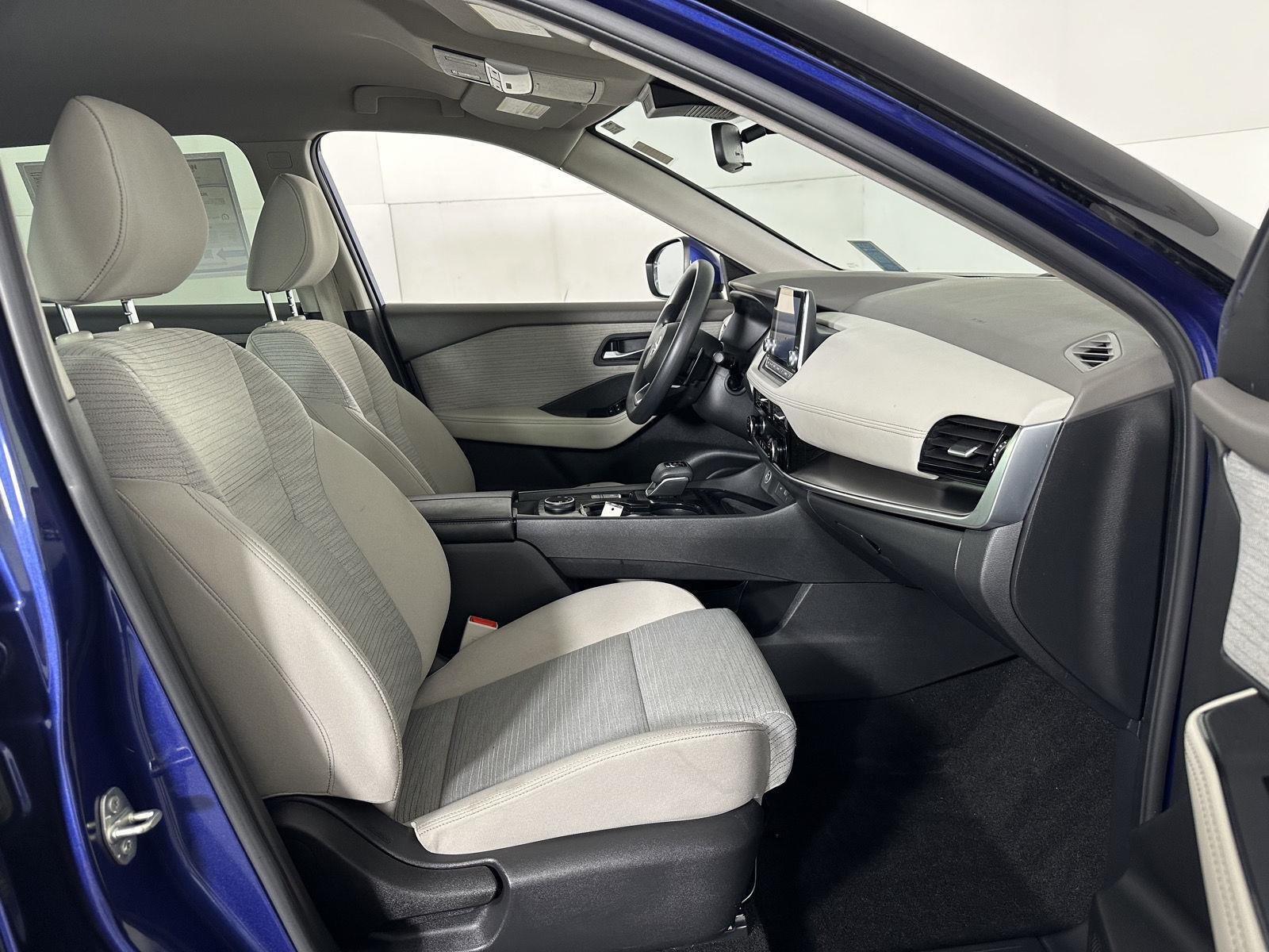 Used 2021 Caspian Blue Metallic Nissan SV image 15