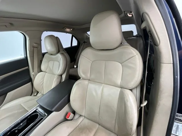 Used 2017 Black Lincoln Reserve image 5