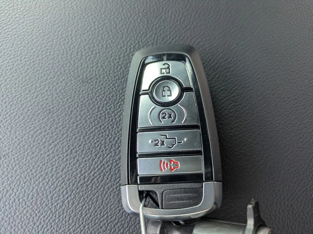 New 2026 Oxford White Ford Lariat image 35