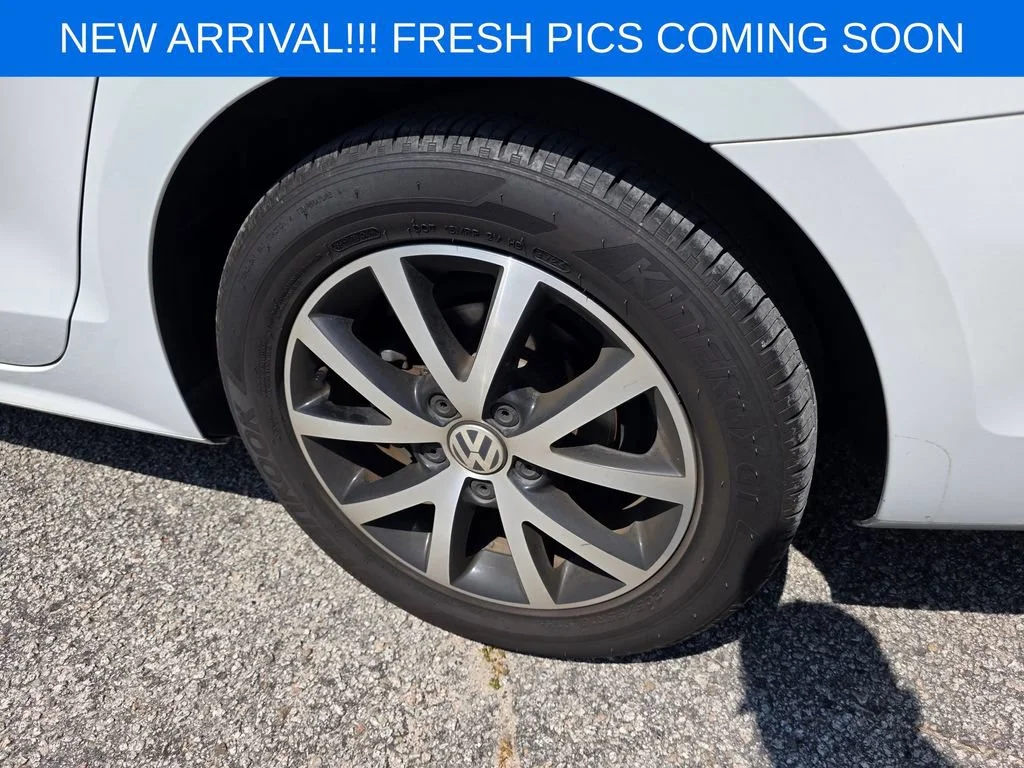 Used 2017 White Volkswagen 1.4T SE image 6