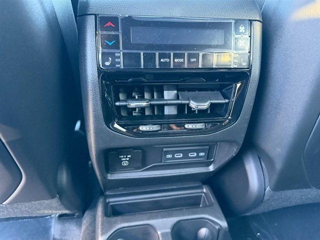 New 2027 Sting-Gray Clear-Coat Paint Jeep Limited Reserve image 5