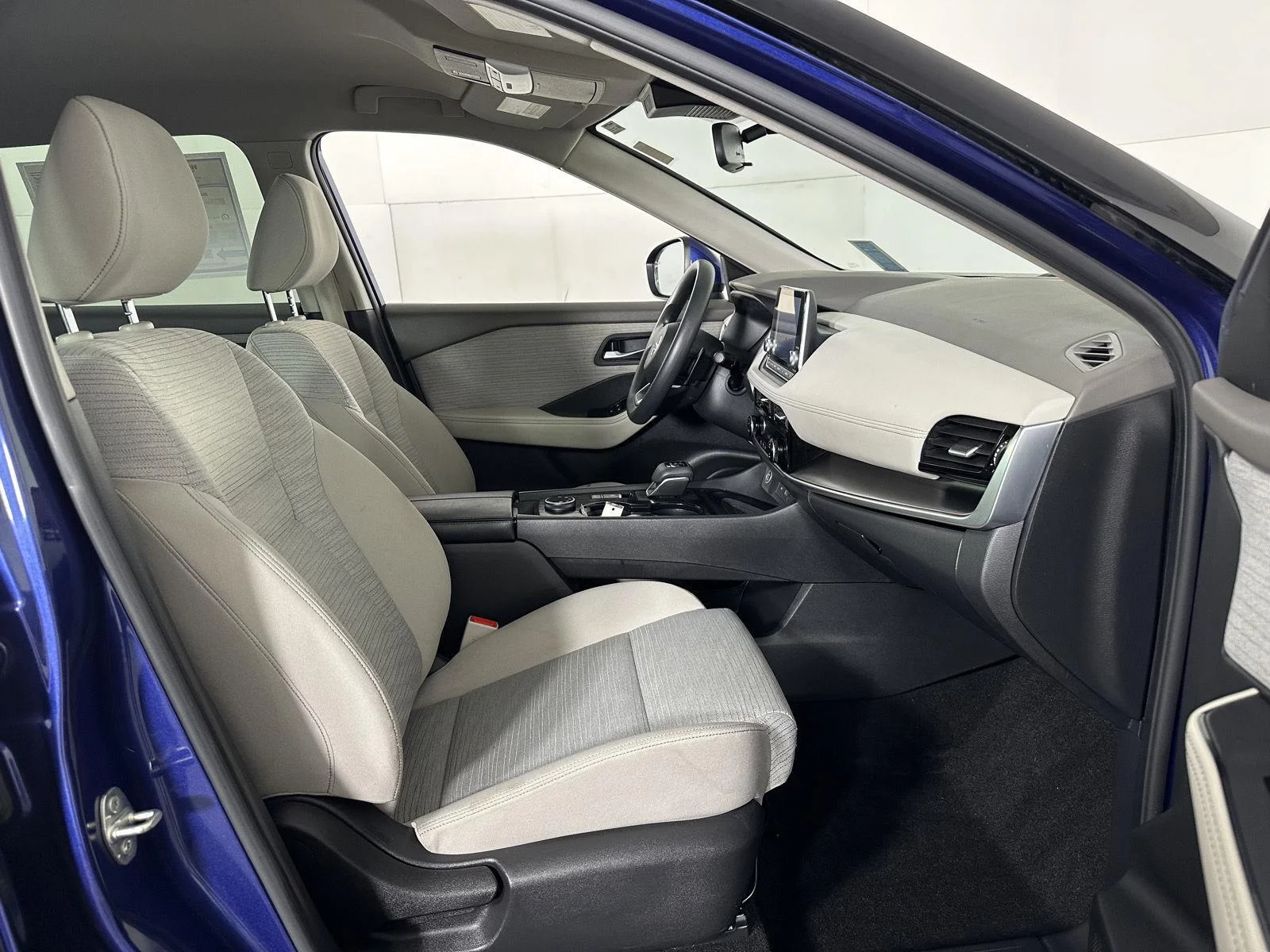 Used 2021 Caspian Blue Metallic Nissan SV image 15