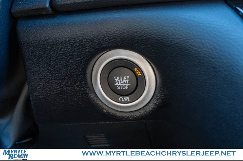 New 2027 Olive Green Pearl-Coat Paint Chrysler Select image 31