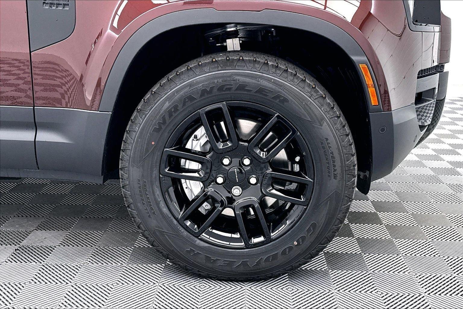 New 2026 Sedona Red Metallic Land Rover S image 34