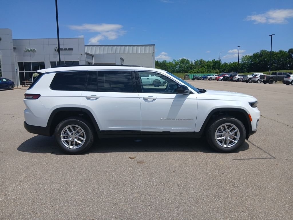 New 2026 Bright White Clear-Coat Exterior Paint Jeep Laredo image 9