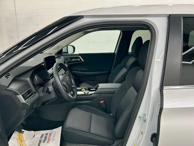 New 2026 White Mitsubishi ES image 13