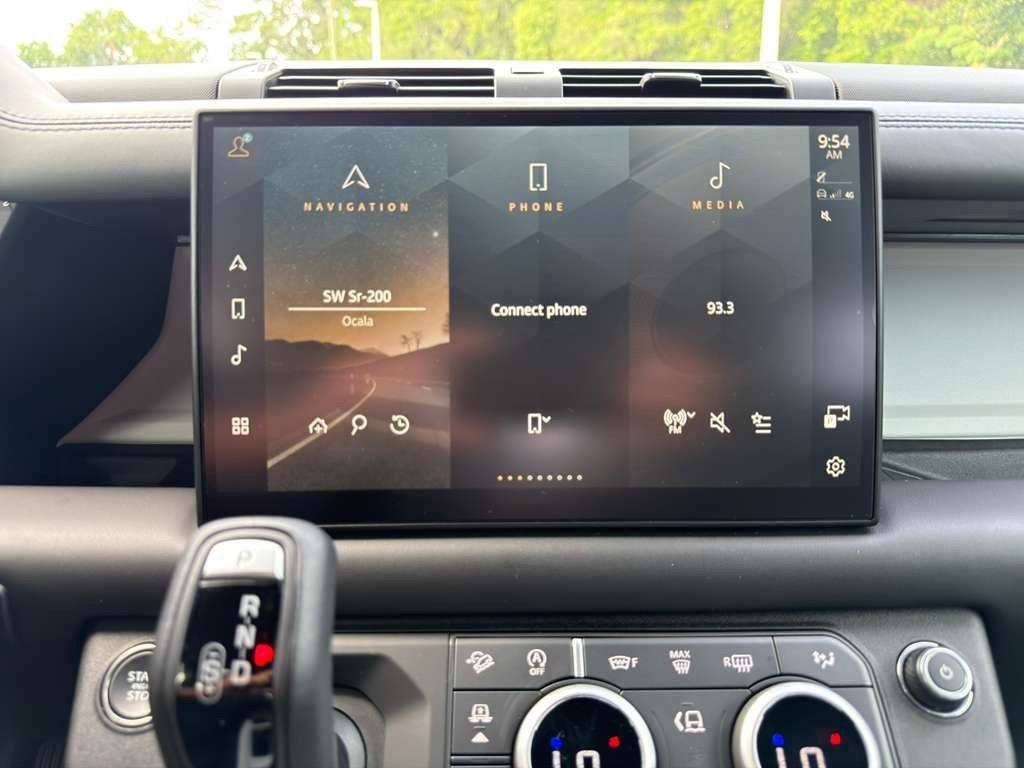 2025 Land Rover Defender X-Dynamic SE - Photo 19