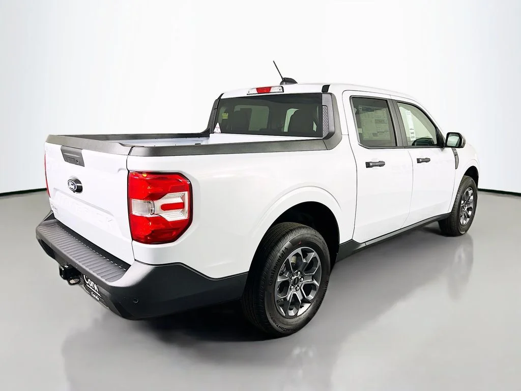 New 2026 Space White Metallic Ford XLT image 15